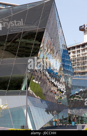 Nahaufnahme von "The Crystal", eine Initiative "nachhaltige Städte" von Siemens, am westlichen Tor, Royal Victoria Docks, Newham, London Stockfoto