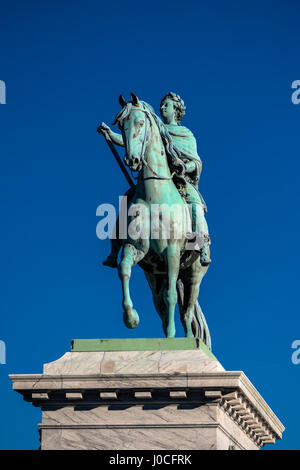 Kopenhagen, Dänemark - 11. März 2017: Equestrian Statue von Frederick V vor Frederiksstad Schloss Amalienborg, Heimat der dänische königliche Residenz. Stockfoto