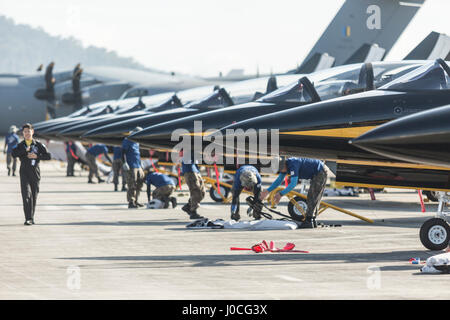 Republik von Korea Air Force Black Eagles, auf dem Rollfeld in Langkawi International Maritime und Luft-und Raumfahrt (LIMA) Ausstellung 2017 Stockfoto