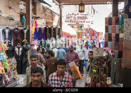 Den Textil-Souk (auch bekannt als der alte Souk) in Bur Dubai, Dubai, Vereinigte Arabische Emirate Stockfoto