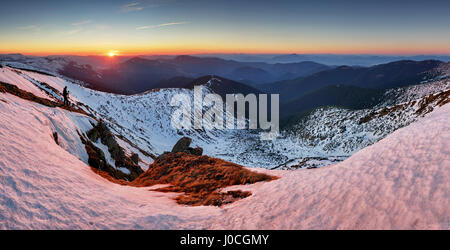 Berglandschaft im Frühling - Winter in der Slowakei, Niedere Tatra-panorama Stockfoto