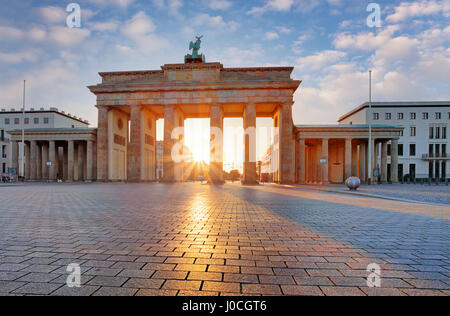 Berlin - Brandenburger Tor bei Sonnenaufgang, Deutschland Stockfoto