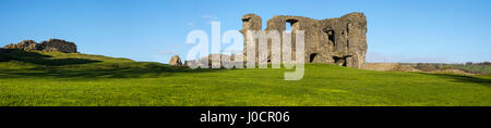 Einen Panoramablick auf den Ruinen der historischen Kendal Castle in Cumbria, UK. Stockfoto