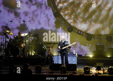 New York, New York, USA-Pink Floyd-Tribute-Band führt Brit Floyd in der Radio City Music Hall. 10. April 2017. Bildnachweis: Jeffrey Geller/ZUMA Wire/ZUMAPRESS.com/Alamy Live-Nachrichten Stockfoto