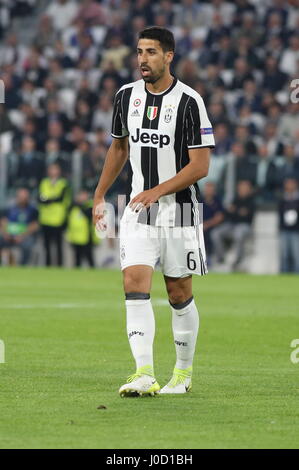 Turin, Italien. 11. April 2017. Sami Khedira (Juventus FC) während der 1. Etappe der Champions-League-Viertelfinale zwischen Juventus FC und FCB Barcelona Juventus Stadium am 11. April 2017 in Turin, Italien. Juventus gewann 3: 0 gegen Barcelona. Bildnachweis: Massimiliano Ferraro/Alamy Live-Nachrichten Stockfoto