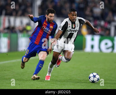 Torin, Italien. 11. April 2017. Barcelonas Lionel Messi(L) wetteifert mit Juventus Alex Sandro während ihres UEFA Champions League Viertelfinale Hinspiel Spiels in Turin, Italien, 11. April 2017. Juventus gewann 3: 0. Bildnachweis: Alberto Lingria/Xinhua/Alamy Live-Nachrichten Stockfoto