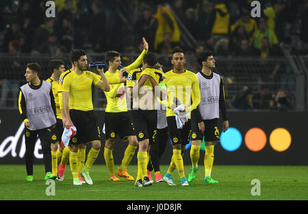 Dortmund, Deutschland. 12. April 2017. Dortmund-Spieler am Ende der ersten Etappe der Champions League Viertelfinale Spiel zwischen Borussia Dortmund und AS Monaco im Signal Iduna Park in Dortmund, Deutschland, 12. April 2017. Foto: Bernd Thissen/Dpa/Alamy Live News Stockfoto