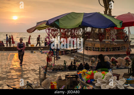 Menschen vor Ort auf der Krabben Markt in Kep, Kambodscha, Asien. Stockfoto