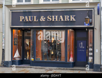 Krakau, Polen - 12. Januar 2017: Paul und Shark speichern Fenster. Gegründet im Jahr 1976 von der italienischen Dini Familie, ist Paul and Shark ein Marktführer von Luxus Stockfoto