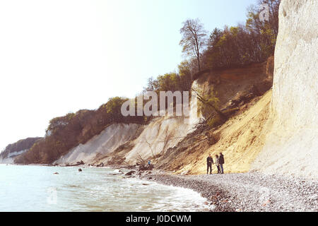 SASSNITZ, Mecklenburg-Vorpommern / Deutschland 19. April 2014: Kreide Klippen Felsen der Insel Rügen in Sassnitz (Deutschland) Stockfoto