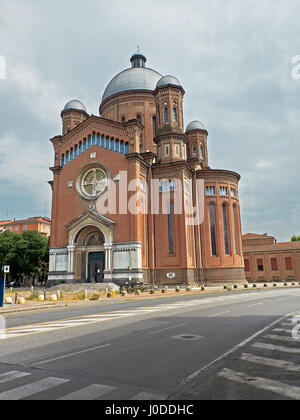 Modena, Italien - 22. Juli 2016. Kirche von San Giuseppe in Piazza Natale Bruni von Modena. Emilia-Romagna. Italien. Stockfoto