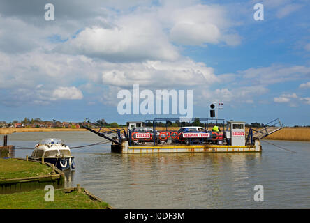 Autofähre über den River Yare, Reedham, Norfolk, England Großbritannien Stockfoto