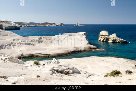 White Beach und die Küste von Sarakiniko auf Milos Stockfoto