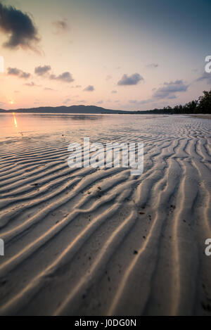 Sonnenaufgang am Strand, Koh Rong Sanloem, Kambodscha, Asien. Stockfoto