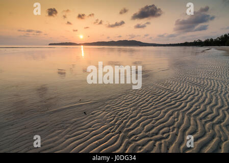 Sonnenaufgang am Strand, Koh Rong Sanloem, Kambodscha, Asien. Stockfoto