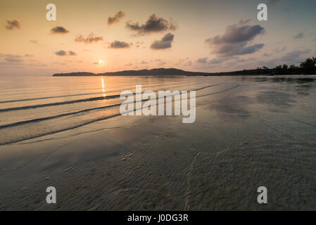 Sonnenaufgang am Strand, Koh Rong Sanloem, Kambodscha, Asien. Stockfoto