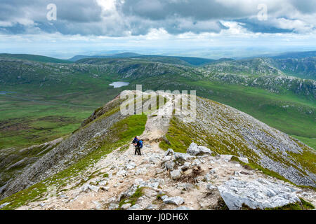 Nähert sich den Gipfel der Errigal in der Derryveagh Mountains, County Donegal, Irland Stockfoto