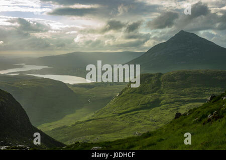 Lough Nacung obere, Dunlewy Lough und Errigal über die vergifteten Glen, aus Crockfadda, Derryveagh Mountains, County Donegal, Irland Stockfoto