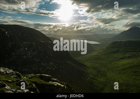 Lough Nacung obere, Dunlewy Lough und Errigal über die vergifteten Glen, aus Crockfadda, Derryveagh Mountains, County Donegal, Irland Stockfoto