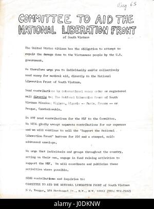 Eine Zeit des Vietnamkriegs Merkblatt des Ausschusses zur Hilfe der National Liberation Front von Südvietnam dafür eintritt, dass Bürger direkt an die NLF Spenden und mit Kontaktinformationen für den Ausschuss selbst in New York, New York, 1967. Stockfoto