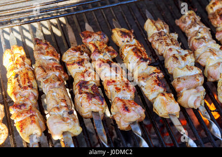 Fleisch vom Grill, heißen Stück gegrilltes Schweinefleisch Kebab mit Fleischspieße Stockfoto