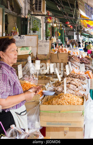 Ladenbesitzer Tha Thien, Bangkok, Thailand Stockfoto