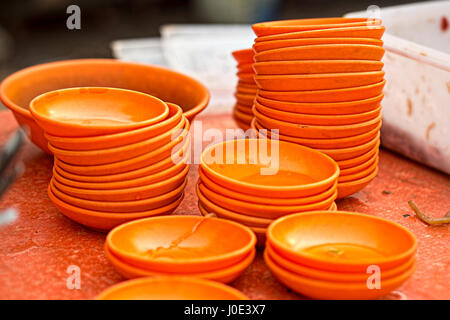 Orange Schalen auf dem Straßenmarkt, Peking, China Stockfoto