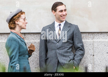 Dreharbeiten für "The Crown", in diesen Szenen, die ein Mitglied des Parlaments über das Gesicht außerhalb der ITN Studios, schlug ist ist der Täter, gespielt von George A Cooper, (die früher den Hausmeister in Grange Hill gespielt, und unternimmt einen Cameo-Auftritt in "The Crown") dann le Stockfoto