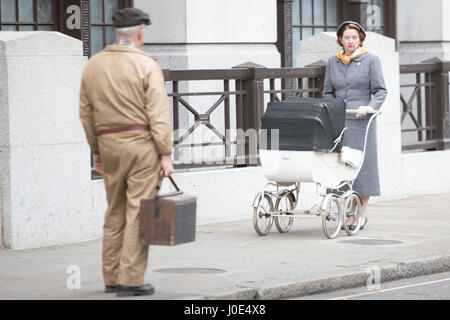 Dreharbeiten für "The Crown", in diesen Szenen, die ein Mitglied des Parlaments über das Gesicht außerhalb der ITN Studios, schlug ist ist der Täter, gespielt von George A Cooper, (die früher den Hausmeister in Grange Hill gespielt, und unternimmt einen Cameo-Auftritt in "The Crown") dann le Stockfoto