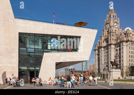 Pierhead Liverpool. Royal Liver Building. Mersey Ferry terminal. Stockfoto