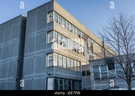 Kirklees Hochschule (ehemals Fachhochschule) auf Castigate, Huddersfield. Die Website wird jetzt aufgegeben Sanierung erwartet, nachdem das Kollegium verschoben. Stockfoto