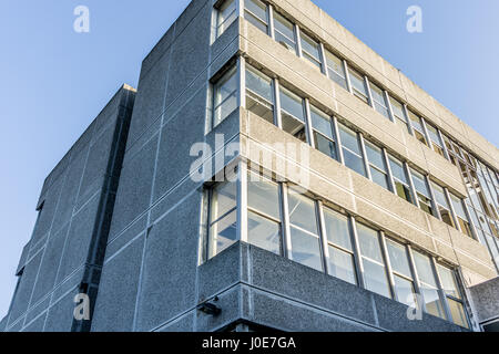 Kirklees Hochschule (ehemals Fachhochschule) auf Castigate, Huddersfield. Die Website wird jetzt aufgegeben Sanierung erwartet, nachdem das Kollegium verschoben. Stockfoto