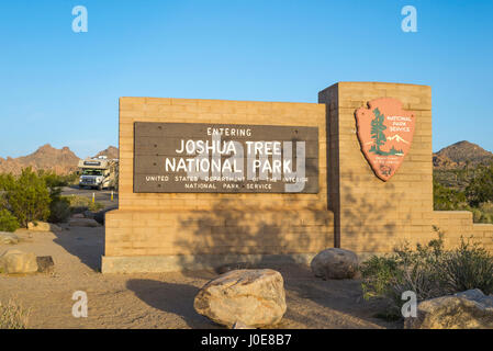 Eingangsschild in Joshua Tree Nationalpark, Kalifornien, USA. Stockfoto