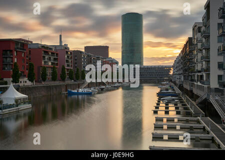 West Port mit der Westhafen Tower, Frankfurt am Main, Hessen, Deutschland Stockfoto