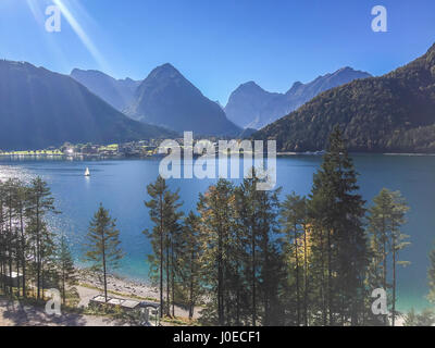 Lake Achensee, auch genannt "Fjord der Alpen", befindet sich in Jenbach und ist der größte See in Tirol. Stockfoto