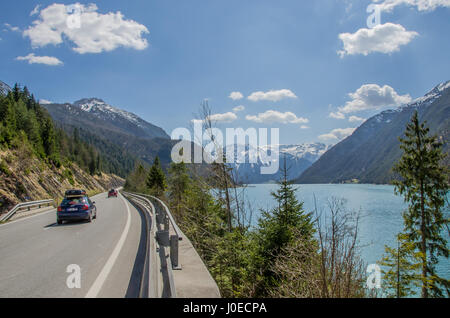 Fahrt entlang der Achensee oft als die "Fjord der Alpen" - schön zu jeder Zeit des Jahres. Stockfoto