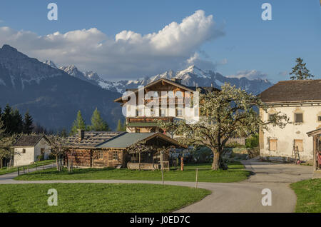 Das Zillertal ("Zillertal") entwässert ein Tal in Tirol in Österreich vom Fluss Ziller das breiteste Tal südlich von Inntal am meisten von Touristen besuchten Stockfoto