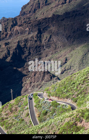 TF-436 ist eine kurze Zick-Zack Bergstraße befindet sich in der Macizo de Teno-Gebirge im westlichen Teil der Insel Teneriffa, Kanarische Inseln, Spanien. St. Stockfoto