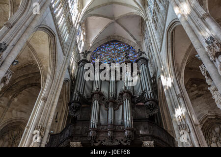 Berühmte Cavaillé-Coll-Orgel in der Kirche von St. Ouen in Rouen, Normandie, Frankreich Stockfoto