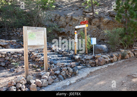 Informationen Straßenschilder und Karte sind auf dem mittleren Punkt der Wanderweg Richtung La Esperanza und Mondlandschaft. Teneriffa, Kanarische isla Stockfoto