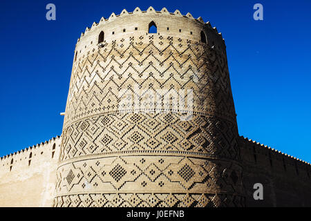 Die Karim Khan Burg im Nord-Osten von Shiraz, Süd-Iran. Die Zitadelle wurde benannt nach Karim Khan und wurde während der Zand-Dynastie erbaut. Stockfoto