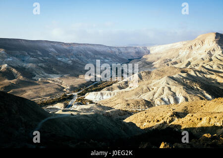 Der Negev-Wüste ist eine Wüstenregion befindet sich im Süden Israels und deckt mehr als die Hälfte des israelischen Territoriums. Stockfoto