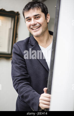 Porträt von Laurent Binet (Prix Interallie 2015) im Restaurant Lasserre 11.12.2015 © MOLLONA/Opale Stockfoto