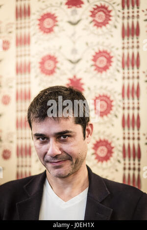 Porträt von Laurent Binet (Prix Interallie 2015) im Restaurant Lasserre 11.12.2015 © MOLLONA/Opale Stockfoto