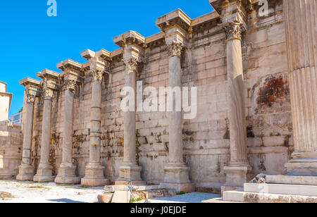 Die erhaltenen alten Stadtmauer mit Säulenreihe befindet sich in Hadrians Bibliothek archäologische Stätte, Athen, Griechenland Stockfoto