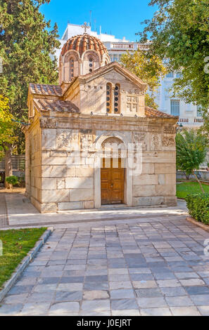 Die kleine Kapelle befindet sich neben der Metropolitan Kathedrale von Athen, Griechenland Stockfoto