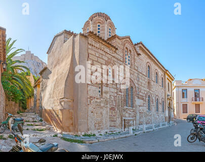 Alten mittelalterlichen byzantinischen Stil befindet sich Kirche von St. Nikolaus Rangavas im Labyrinth der Gassen im Plaka Viertel, Athen, Griechenland Stockfoto