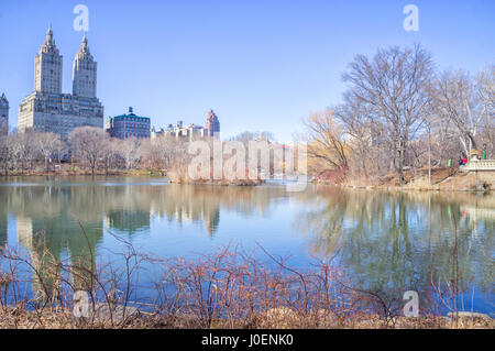 Ansicht von Emery Roth San Remo Apartments vom Central Park, New York Stockfoto