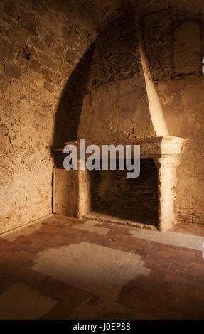 Frankreich, Marseille, Chateau d, ehemaliges Gefängnis Zelle w Kamin Stockfoto