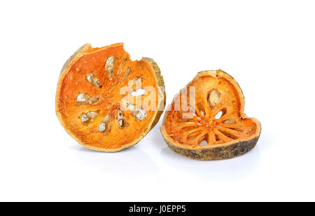 Getrocknete Quitte Scheiben auf dem weißen Hintergrund isoliert. Stockfoto